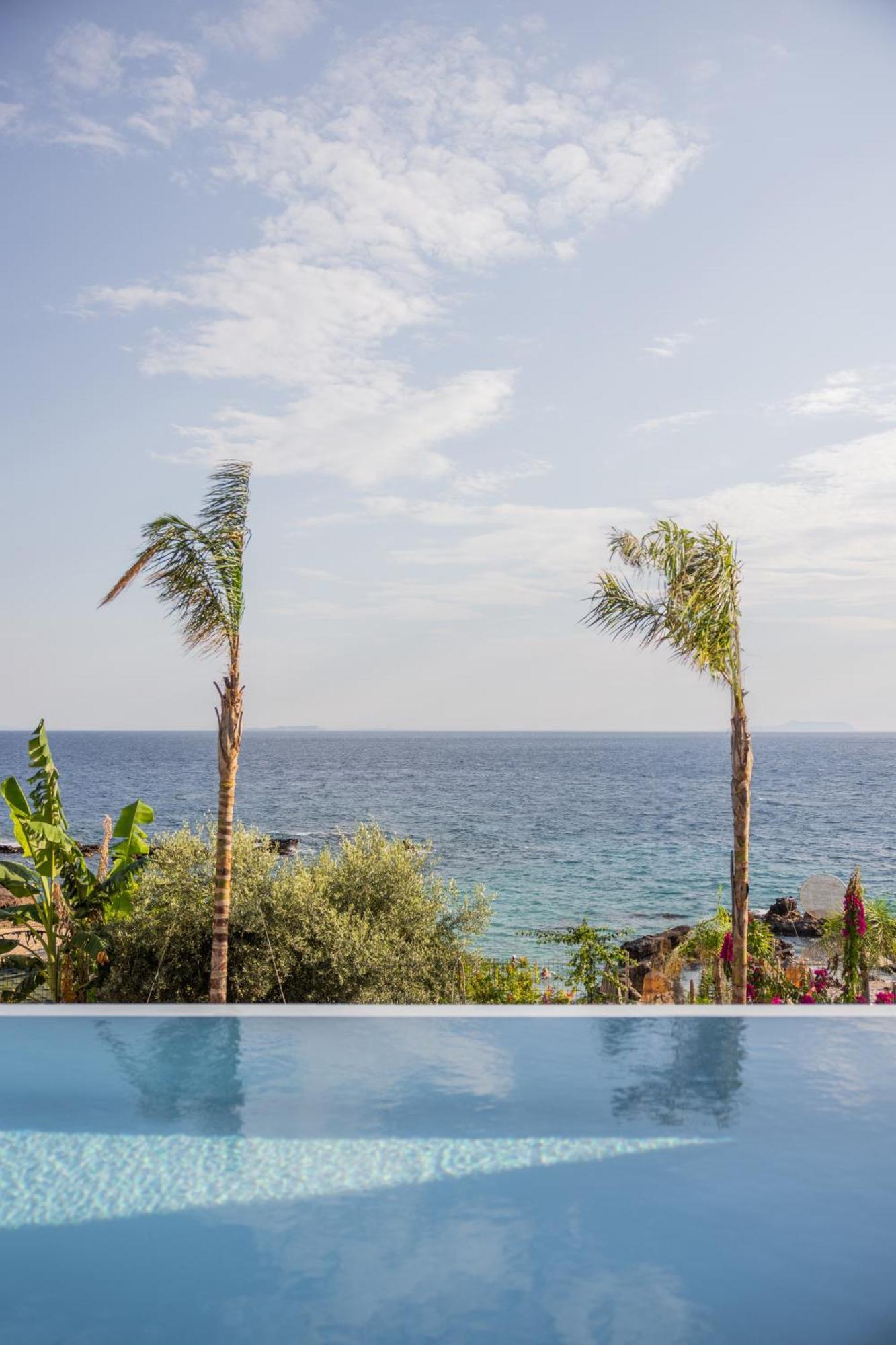 Beyond A Luxury Boutique Hotel Dhërmi Екстериор снимка