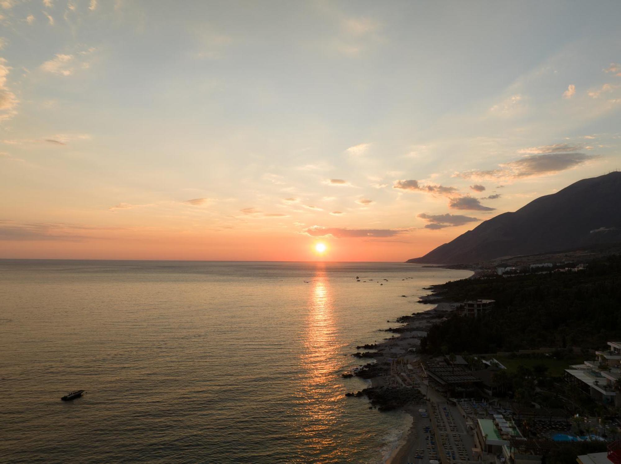 Beyond A Luxury Boutique Hotel Dhërmi Екстериор снимка